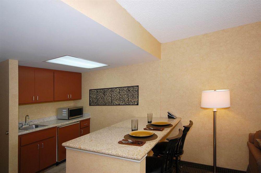 Quality Inn & Suites Downtown Phoenix Exterior photo